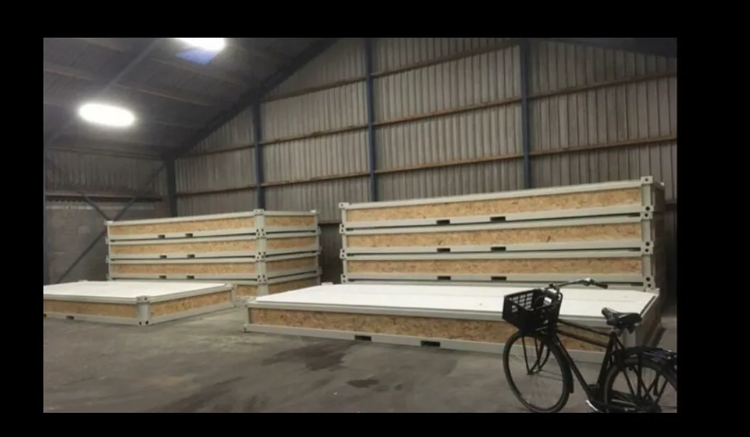 P2460 L flatpack container — close-up rendering of the insulated wall panel and steel chassis frame.