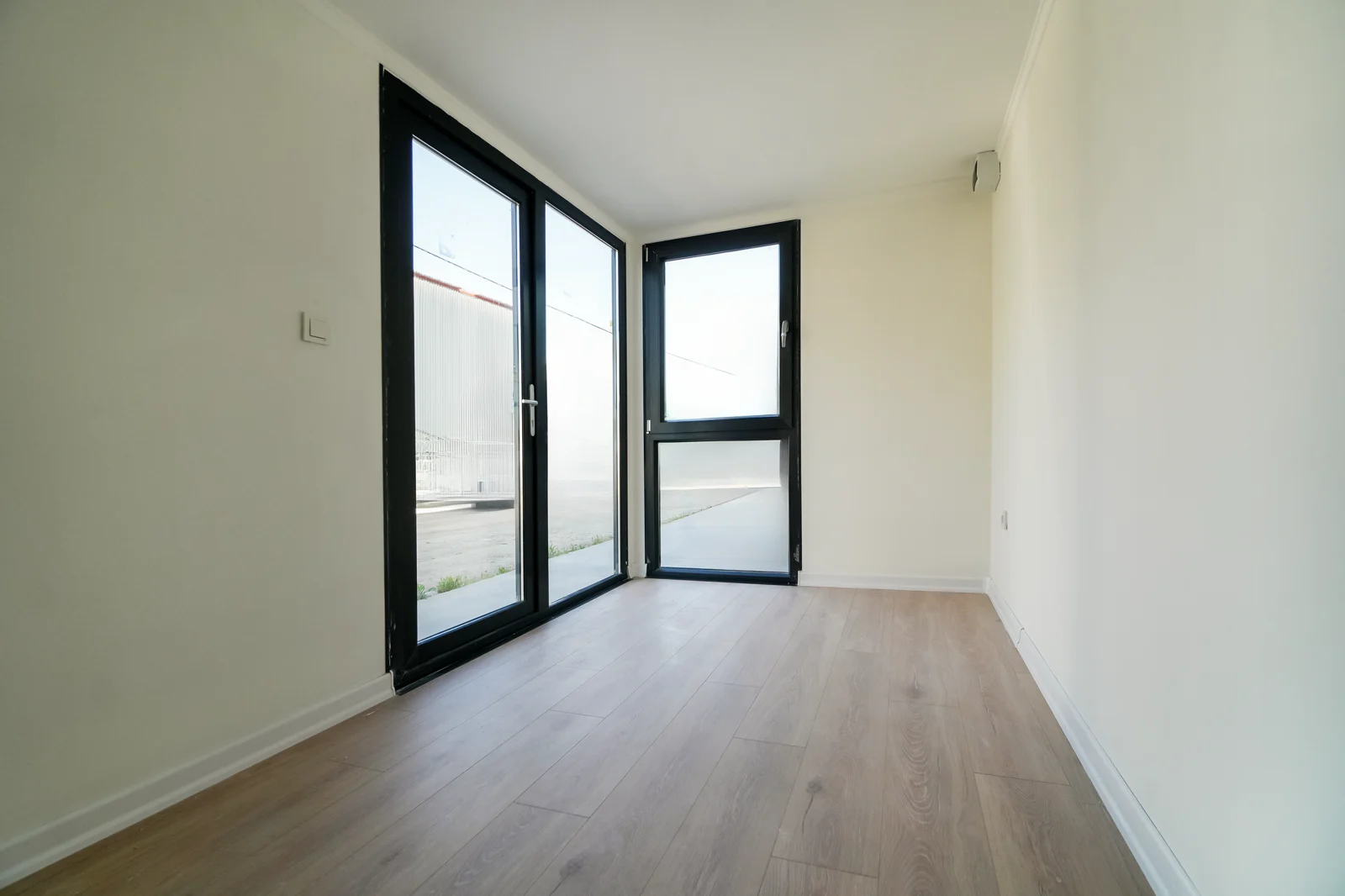 Series 400 M garden room — interior detail of fittings and finish.
