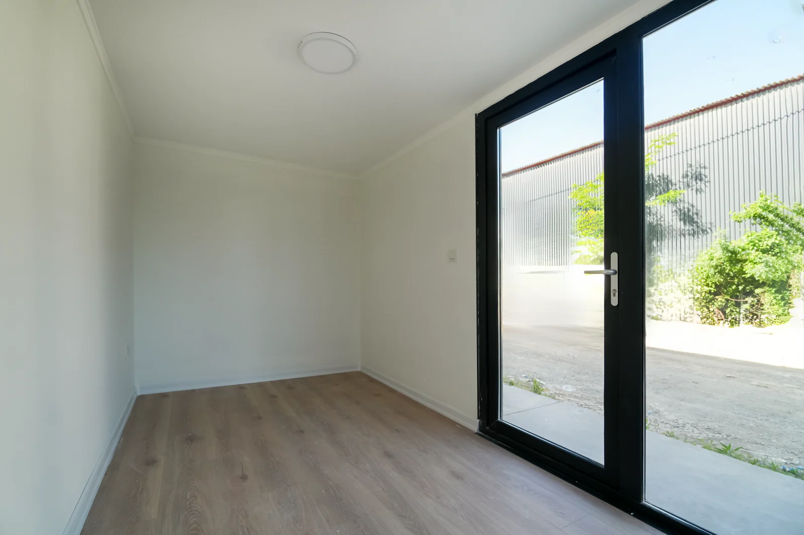 Series 400 M garden room — additional interior detail of layout.